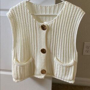 Cream sweater vest with front pockets and gold buttons M